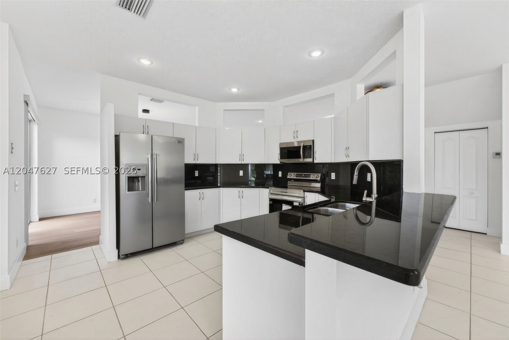 SYMPHONY BAY - Residential