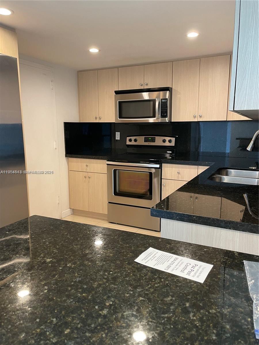 KEYSTONE HARBOR CLUB COND - Residential
