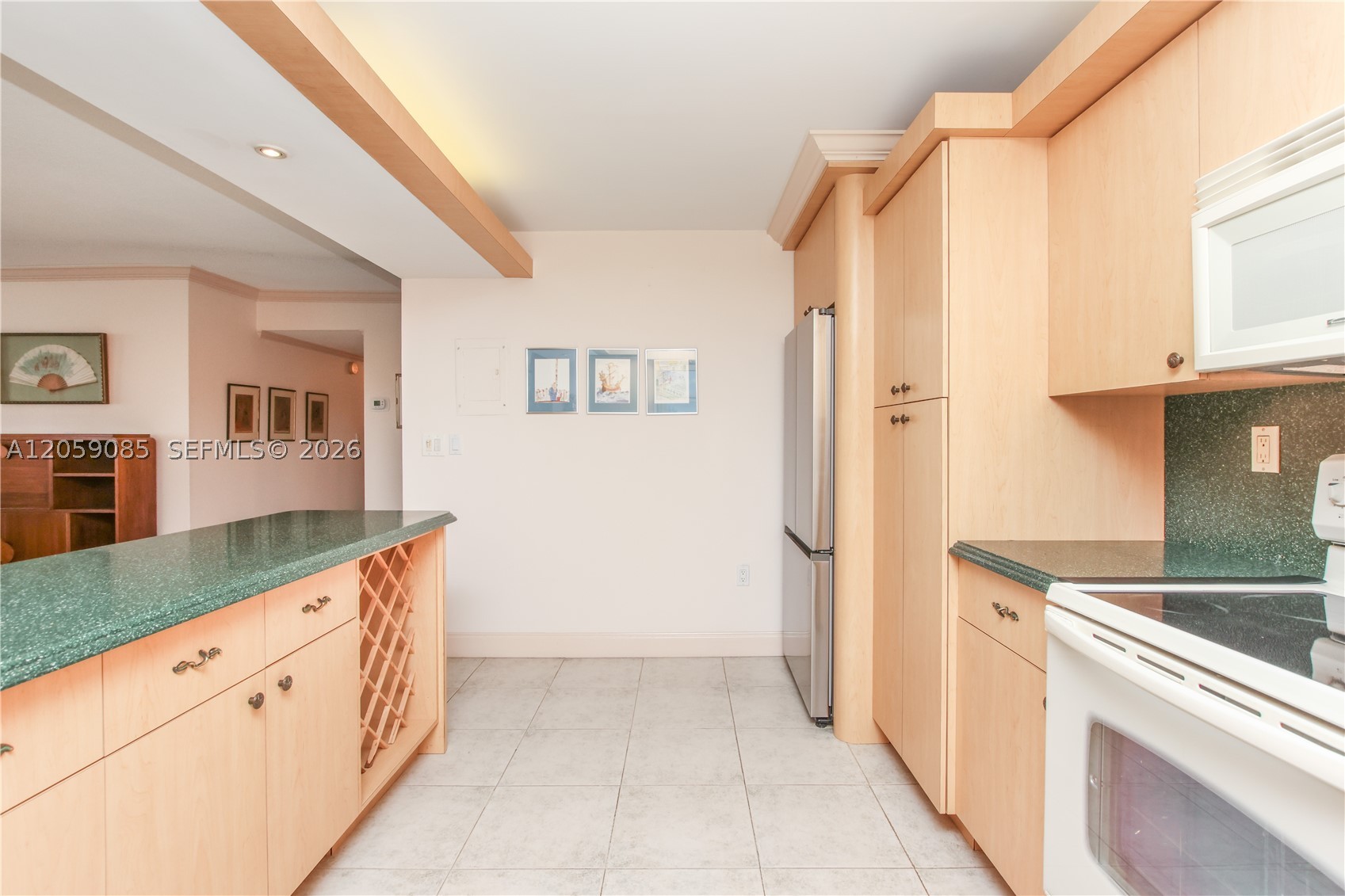COMMODORE PLAZA CONDO - Residential