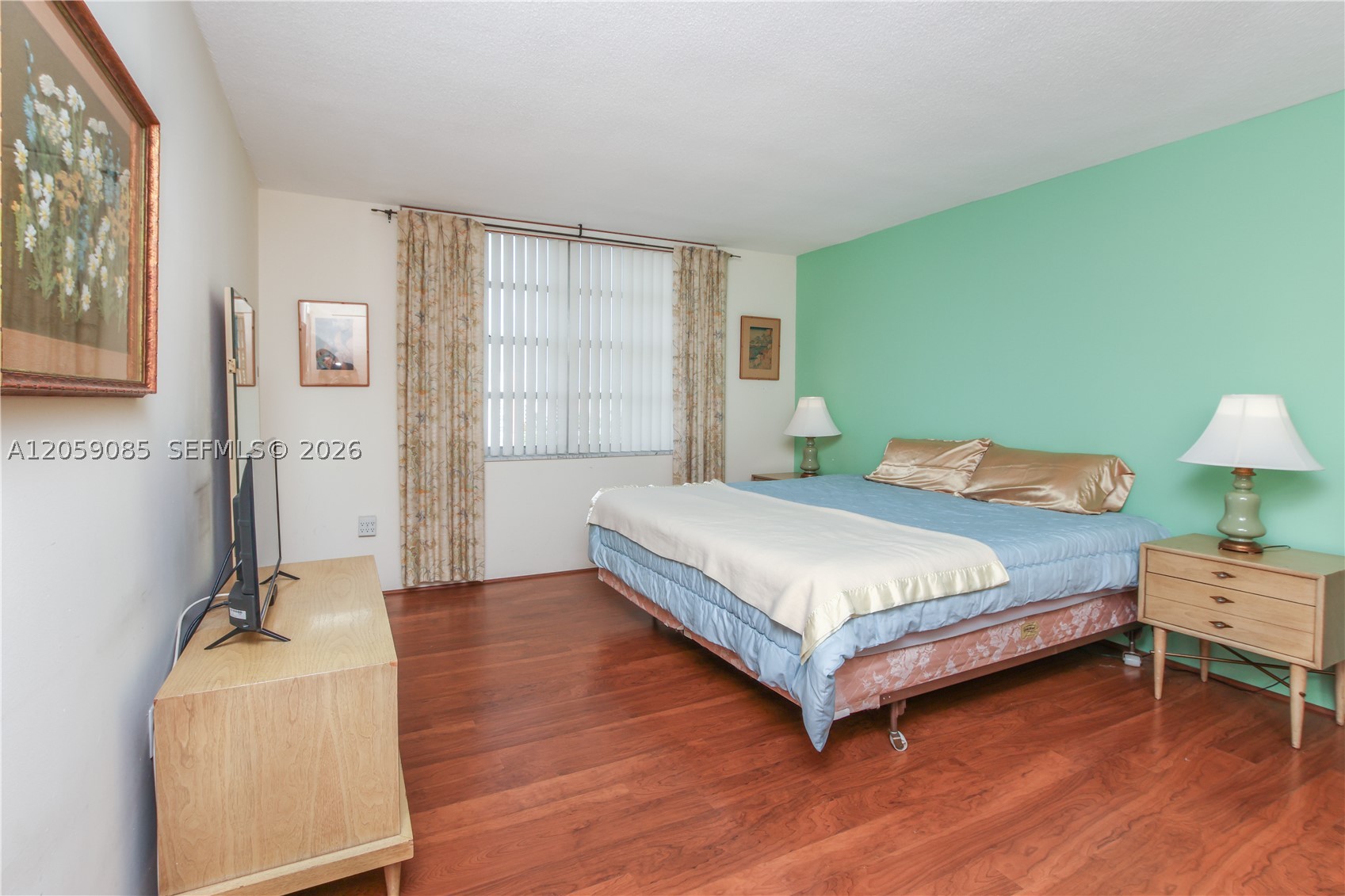 COMMODORE PLAZA CONDO - Residential