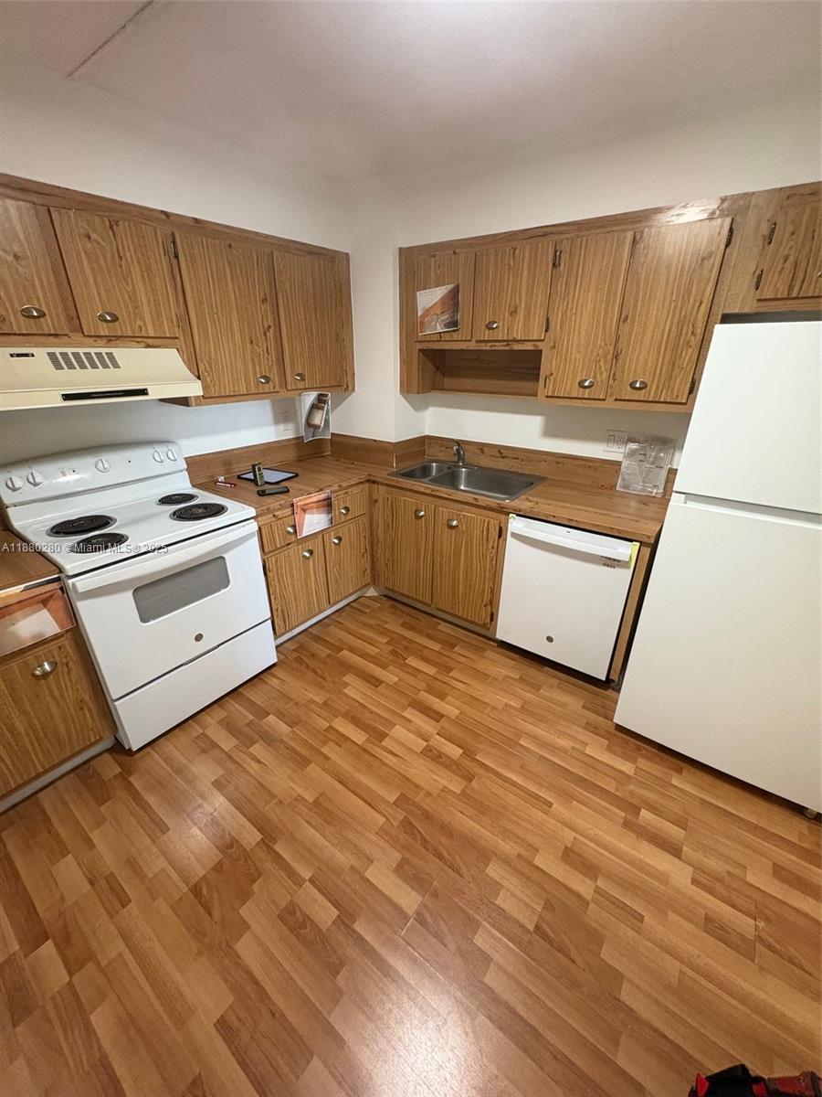 CHANTILLY CONDO - Residential