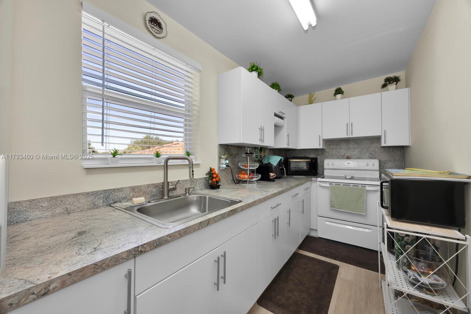 LAWRENCE ESTATES LAND COS - Residential Income