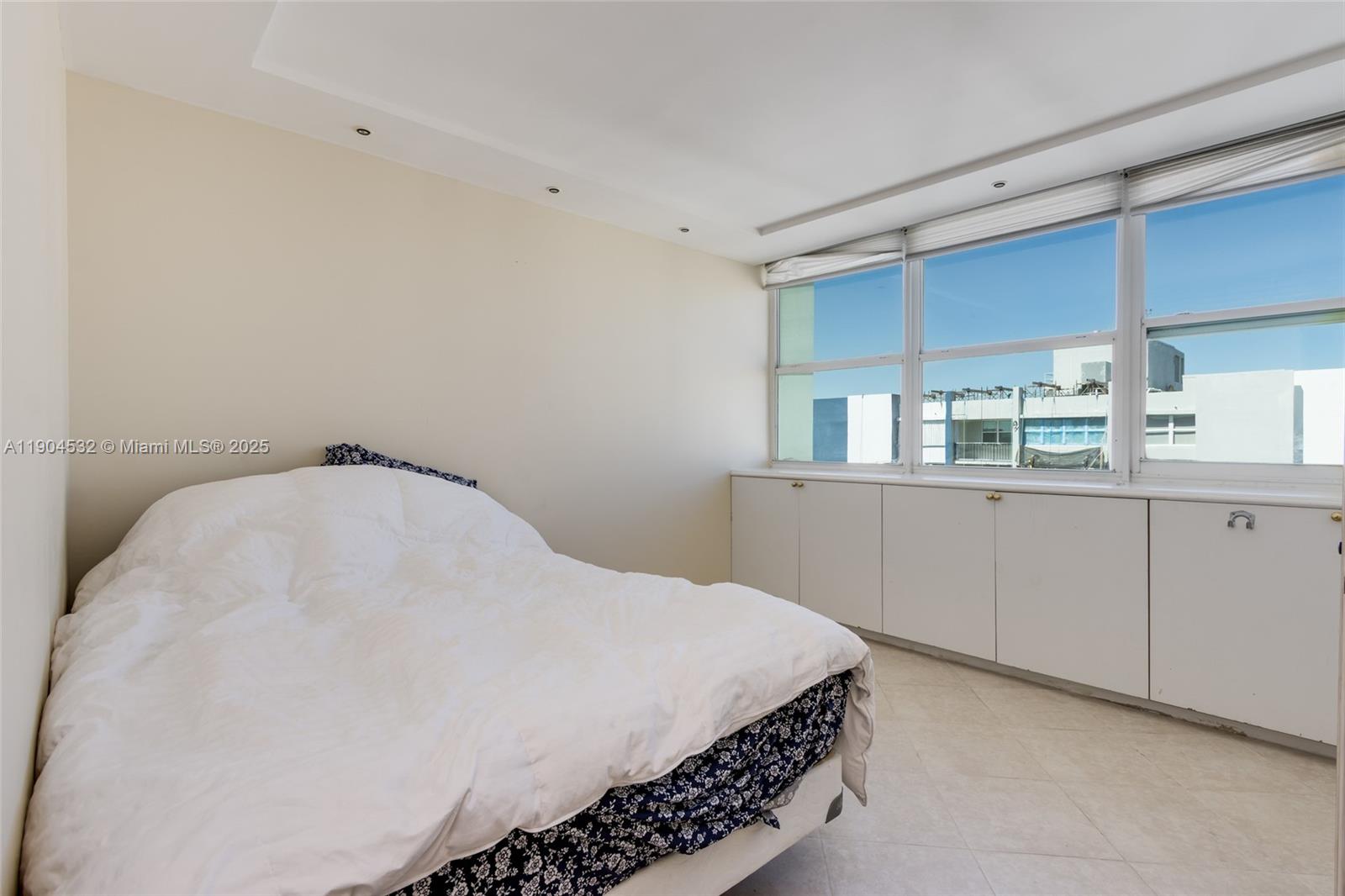 TRAFALGAR TOWERS CONDOMIN - Residential