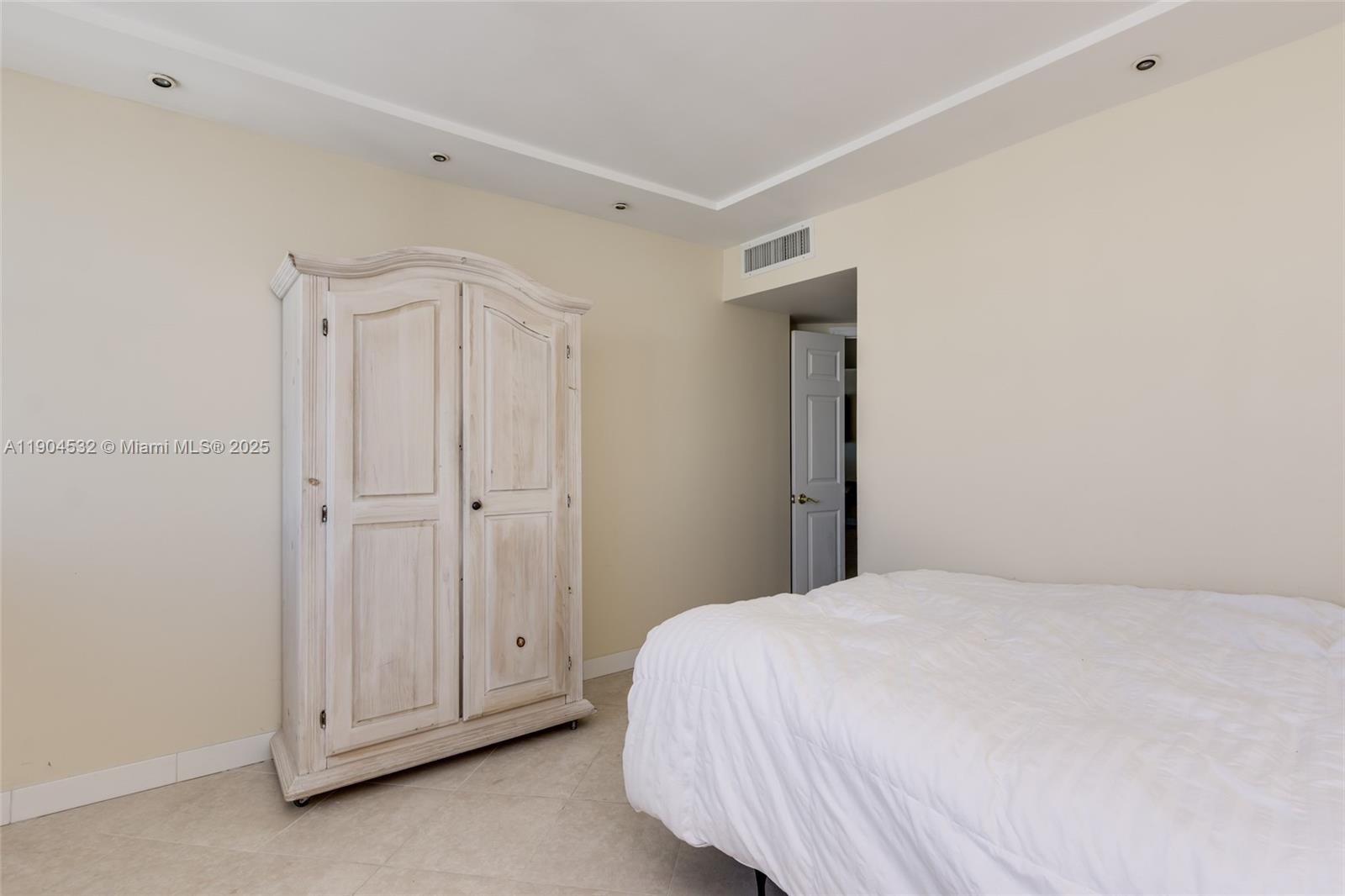 TRAFALGAR TOWERS CONDOMIN - Residential
