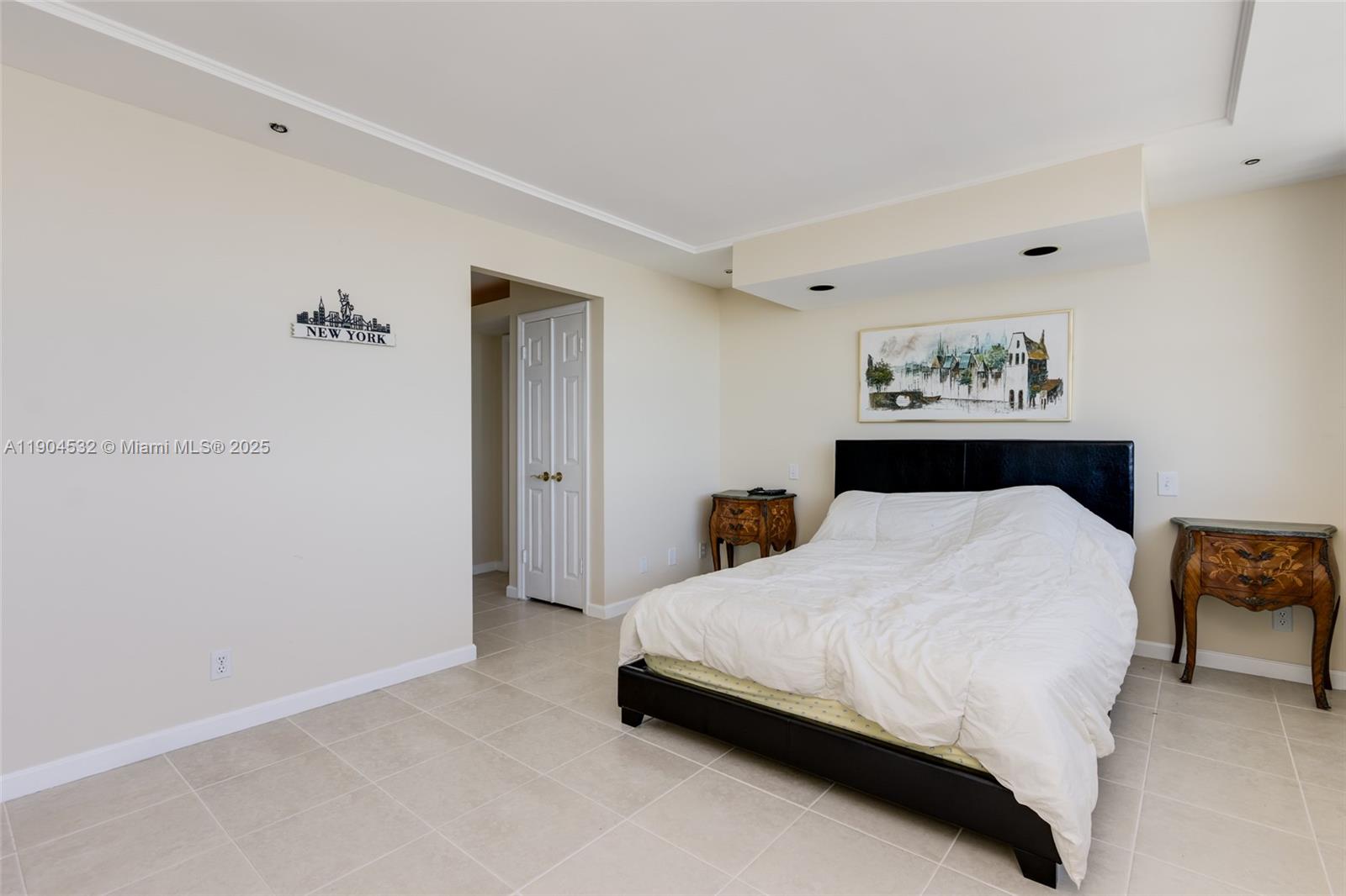 TRAFALGAR TOWERS CONDOMIN - Residential