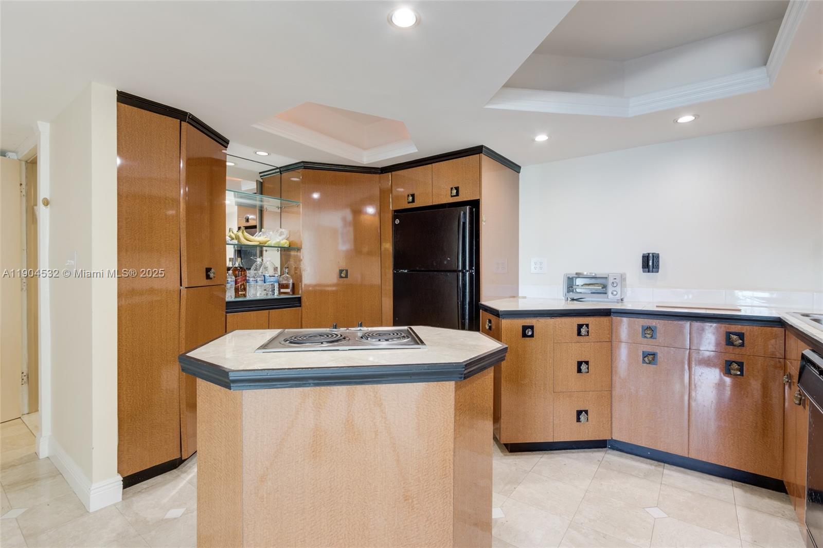 TRAFALGAR TOWERS CONDOMIN - Residential