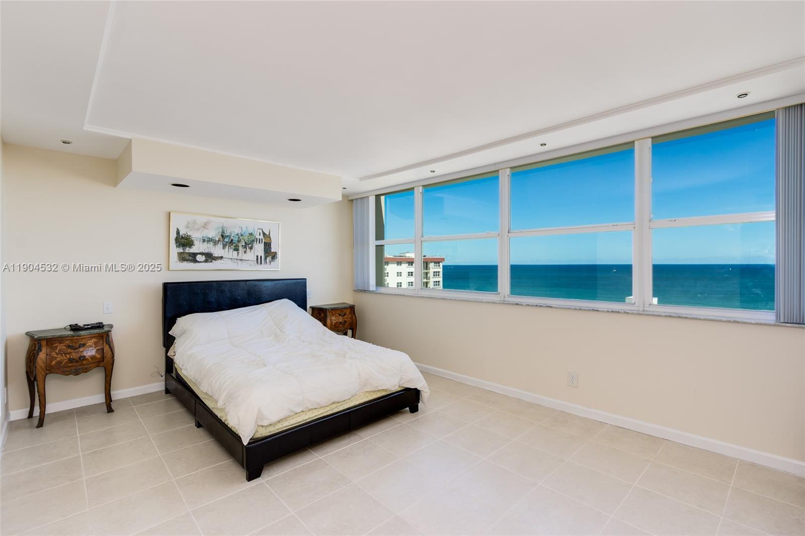 TRAFALGAR TOWERS CONDOMIN - Residential