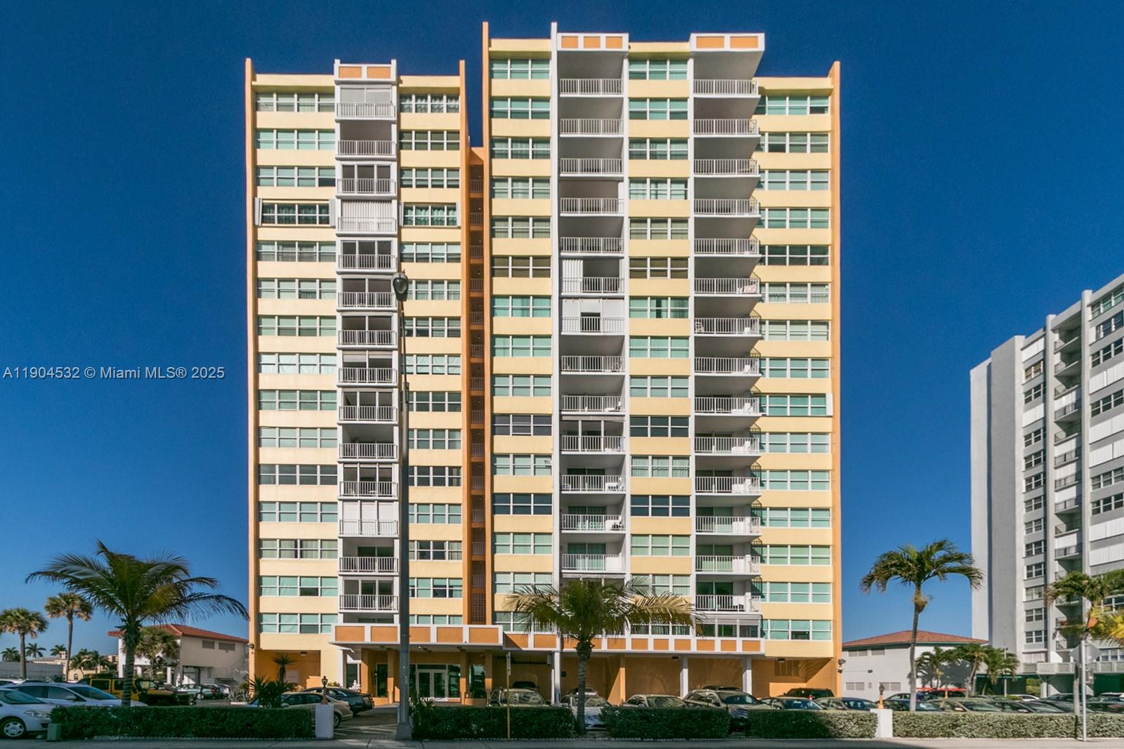 TRAFALGAR TOWERS CONDOMIN - Residential