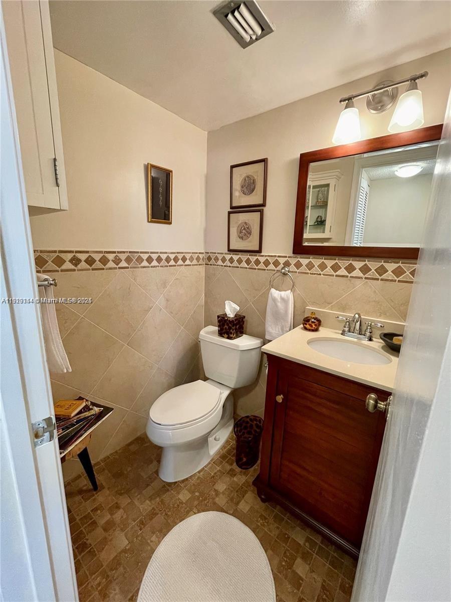 JACARANDA HEIGHTS CONDO - Residential