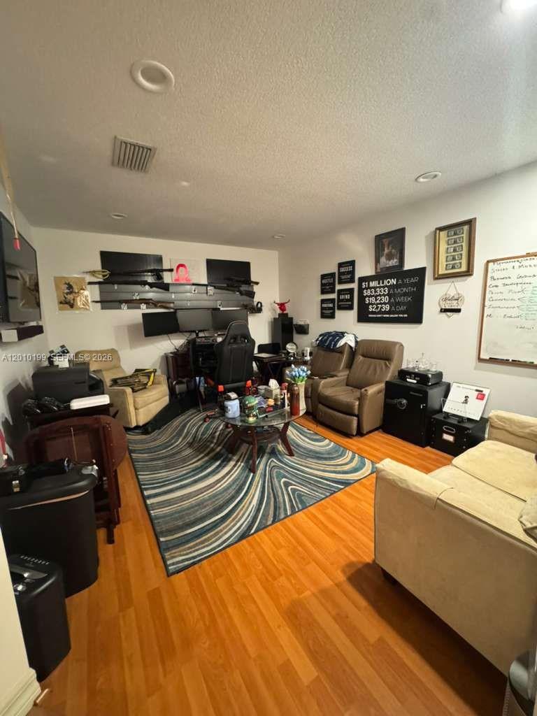 BISCADO ESTS SEC 1 - Residential