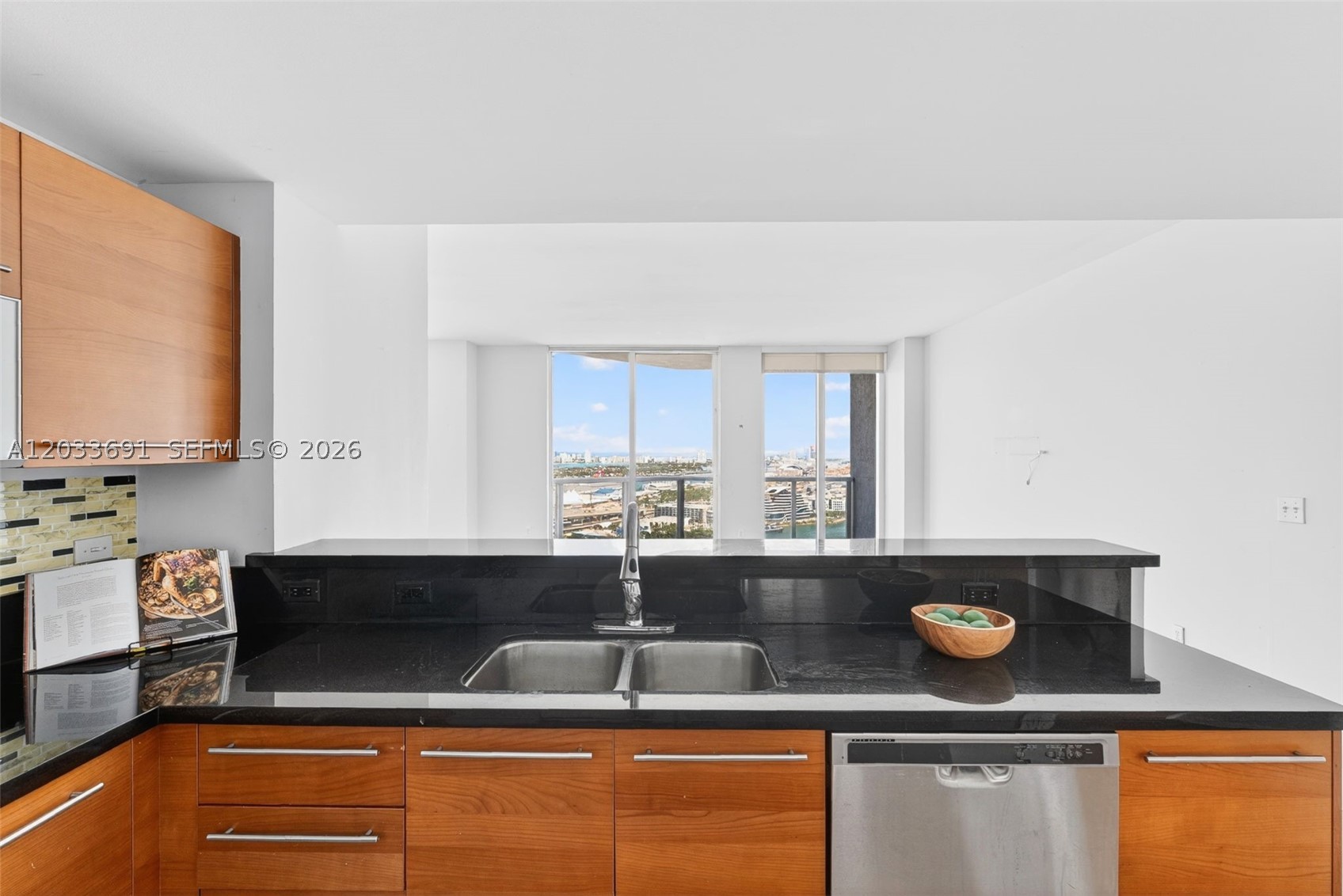 VIZCAYNE NORTH CONDO - Residential Lease