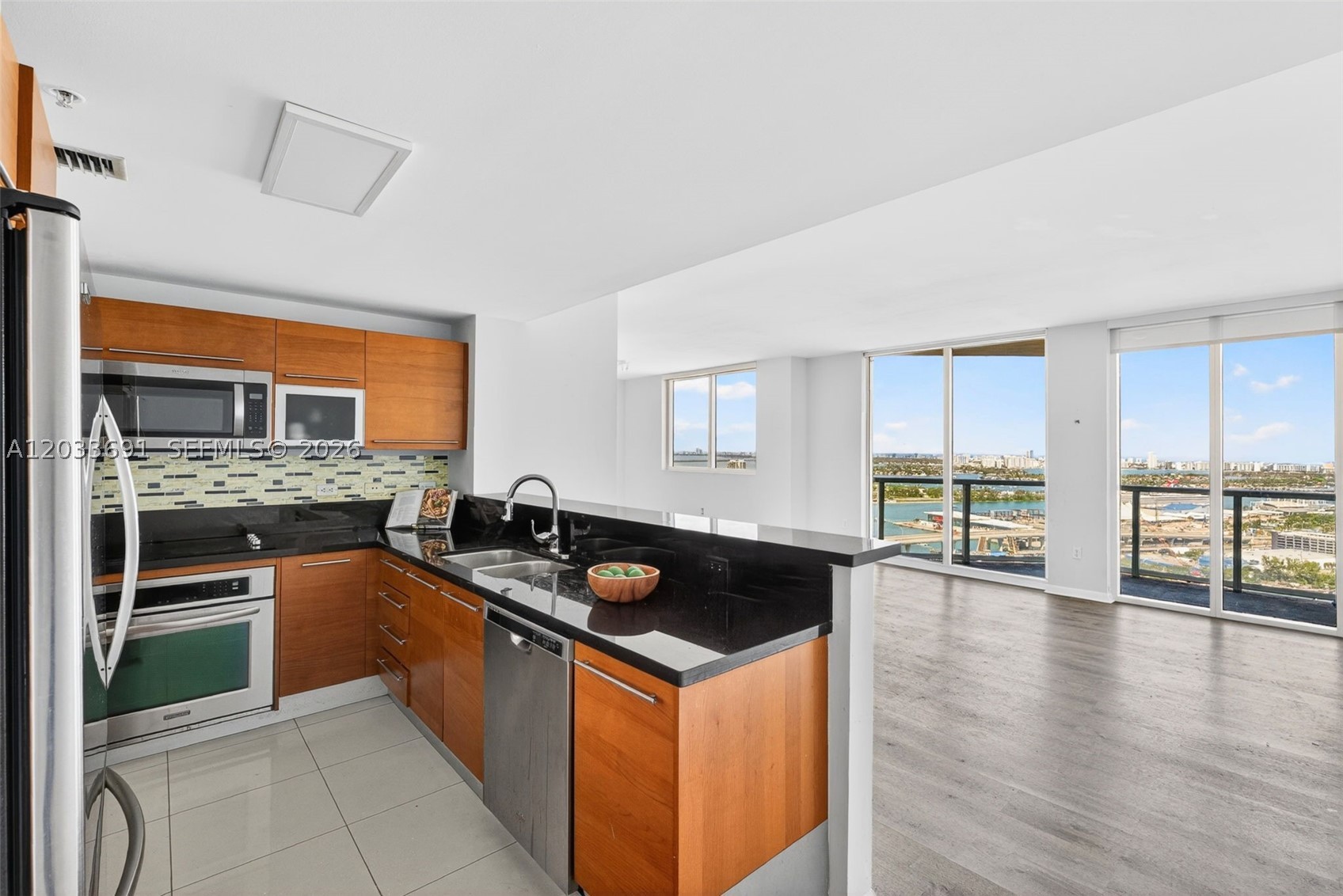 VIZCAYNE NORTH CONDO - Residential Lease