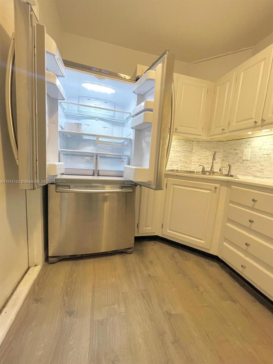 OAKLAND SHORES CONDOMINIU - Residential Lease