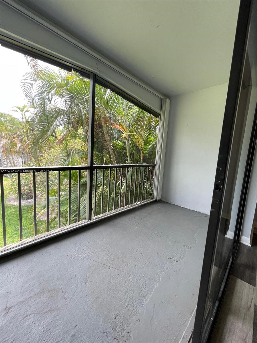 OAKLAND SHORES CONDOMINIU - Residential Lease