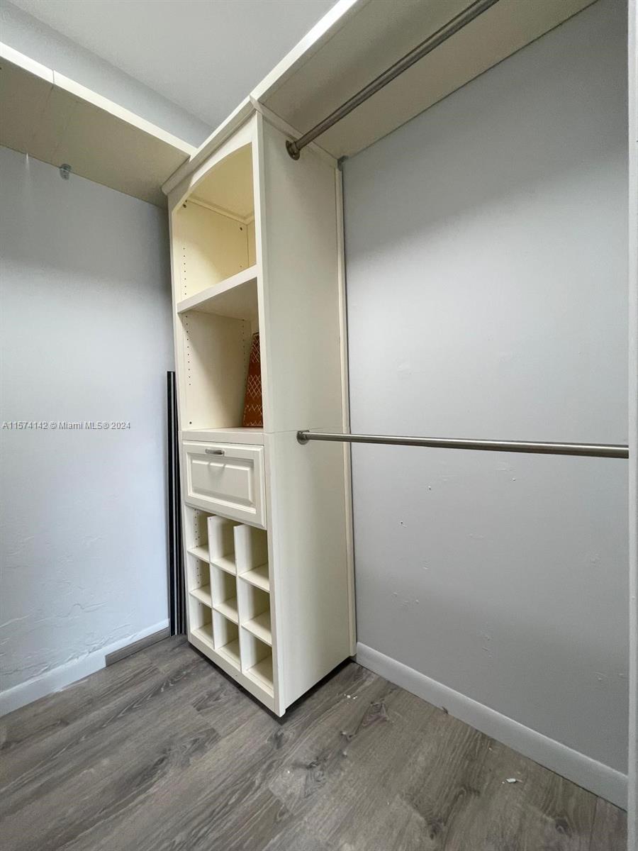 OAKLAND SHORES CONDOMINIU - Residential Lease