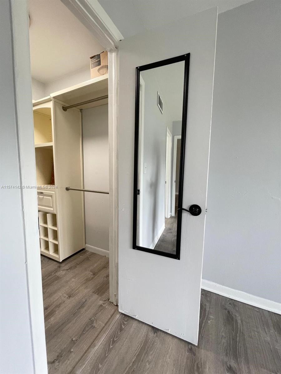 OAKLAND SHORES CONDOMINIU - Residential Lease