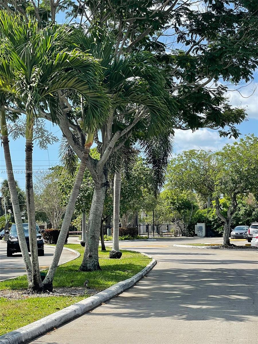 OAKLAND SHORES CONDOMINIU - Residential Lease