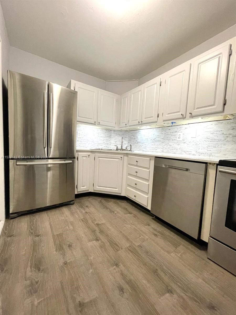 OAKLAND SHORES CONDOMINIU - Residential Lease