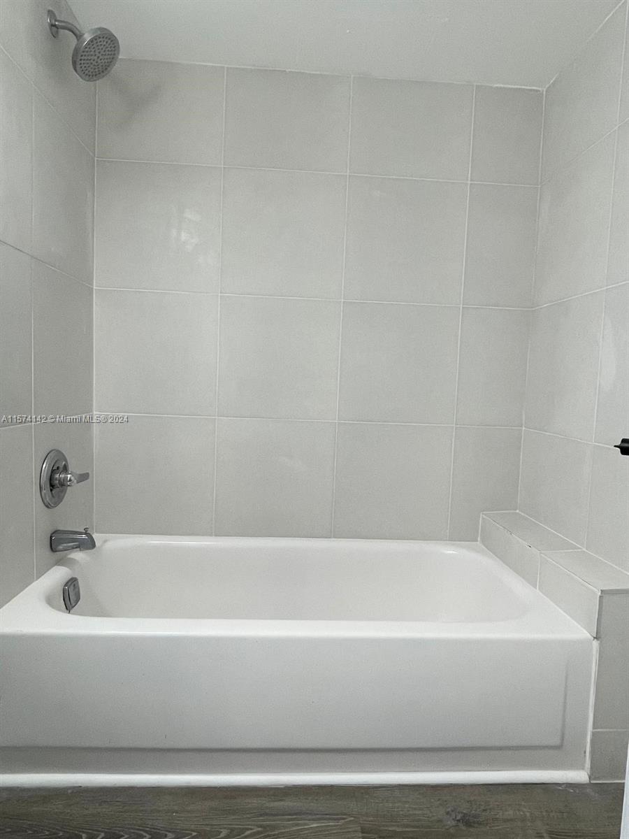 OAKLAND SHORES CONDOMINIU - Residential Lease