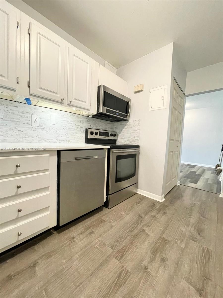 OAKLAND SHORES CONDOMINIU - Residential Lease