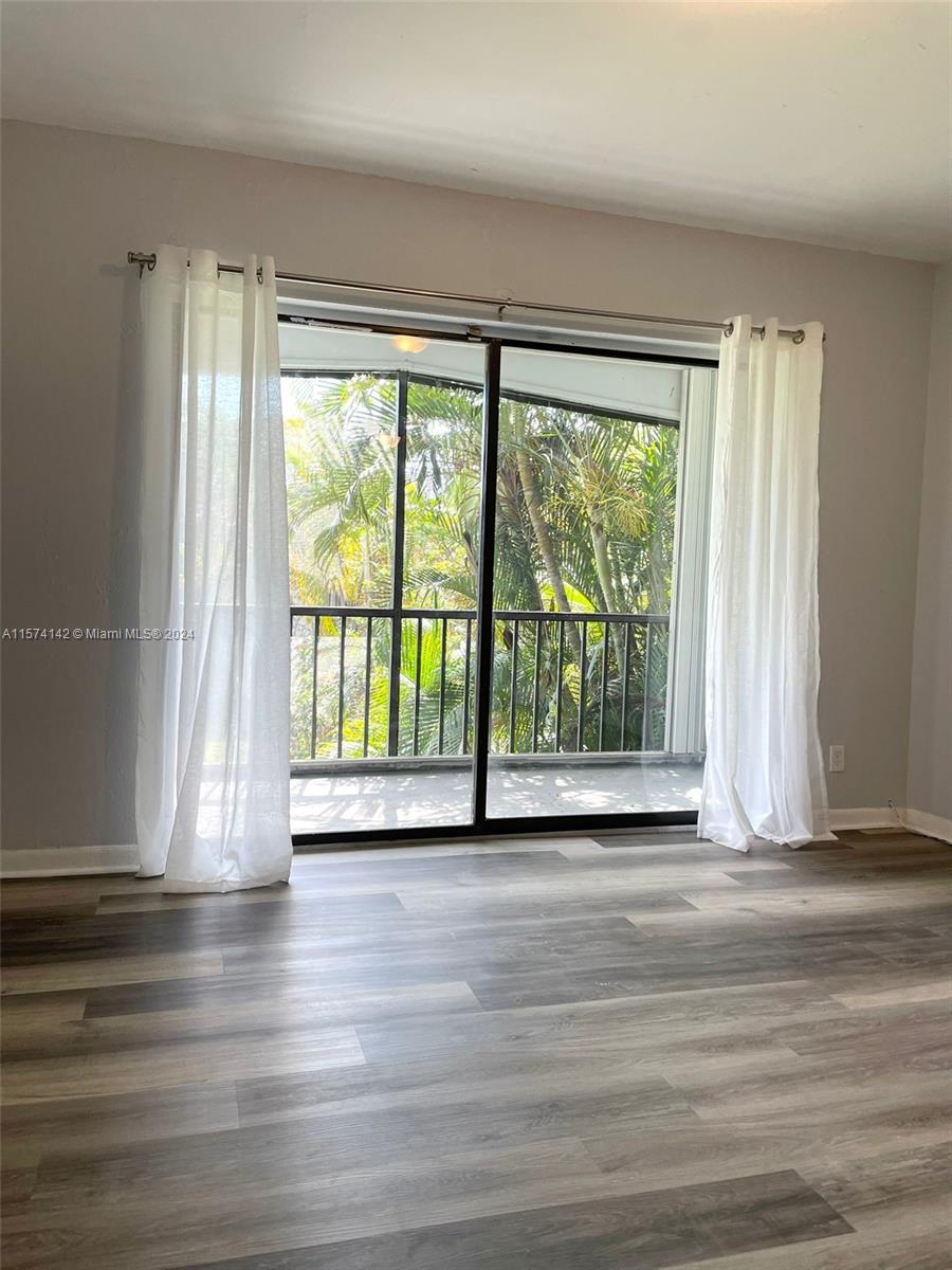 OAKLAND SHORES CONDOMINIU - Residential Lease