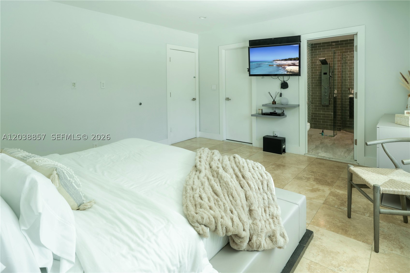 LAKE ESTATES - Residential