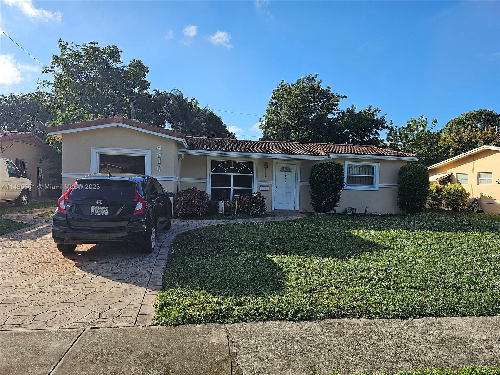 NO HOA. Great investment property. The property is currently rented until February 29, 2024 for $2,596.00 USD/month to a Section 8 tenant (as of December 2023, the government portion is $2,344.00 USD and the tenant $252.00 USD).  The rent could potentially be increased to $2,832.00 USD. The management company would love to continue managing the property for the new owner (feel free to ask for details). Please do not disturb the tenant or knock on the door! Due to the tenant's occupancy, the property will be shown during the inspection period.
Refrigerator and Stove 2022.