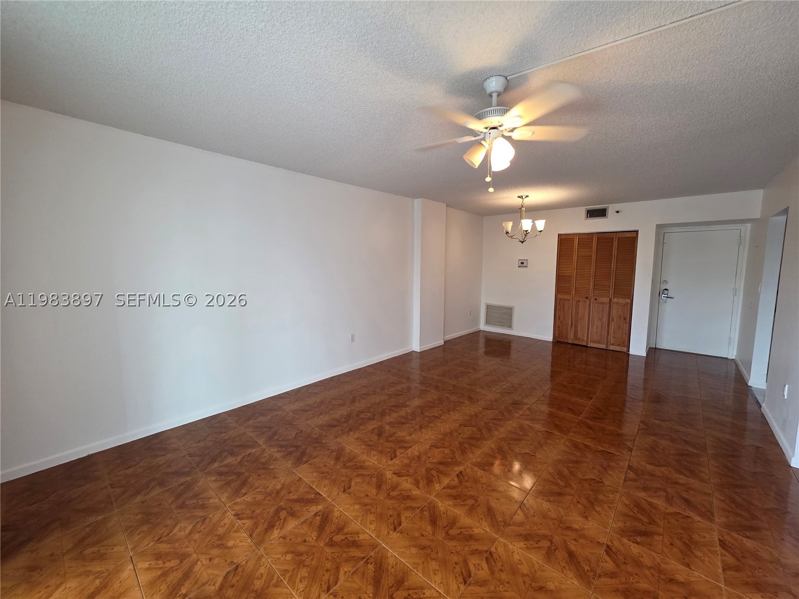 HILLCREST EAST NO 20 COND - Residential