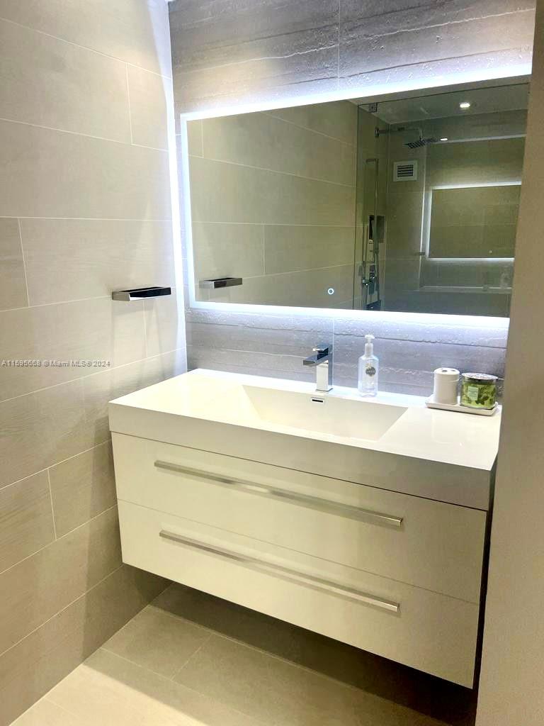 THE PLAZA OF BAL HARBOUR - Residential Lease