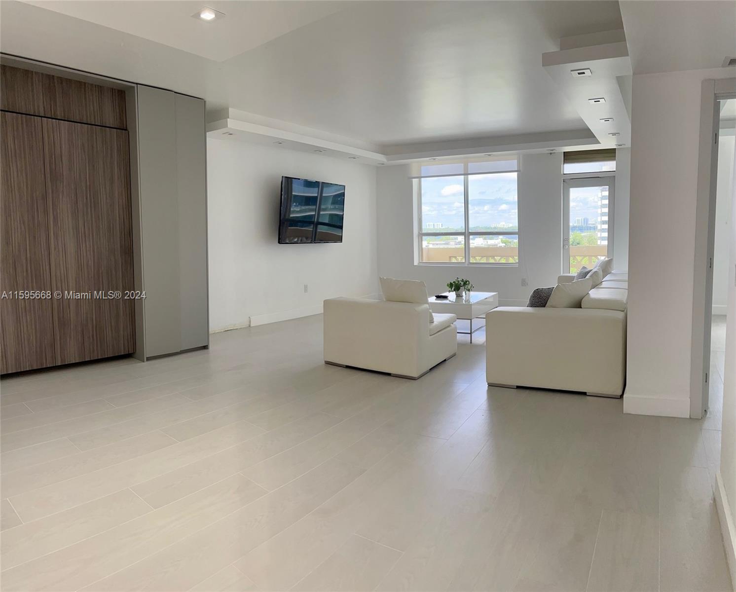 THE PLAZA OF BAL HARBOUR - Residential Lease