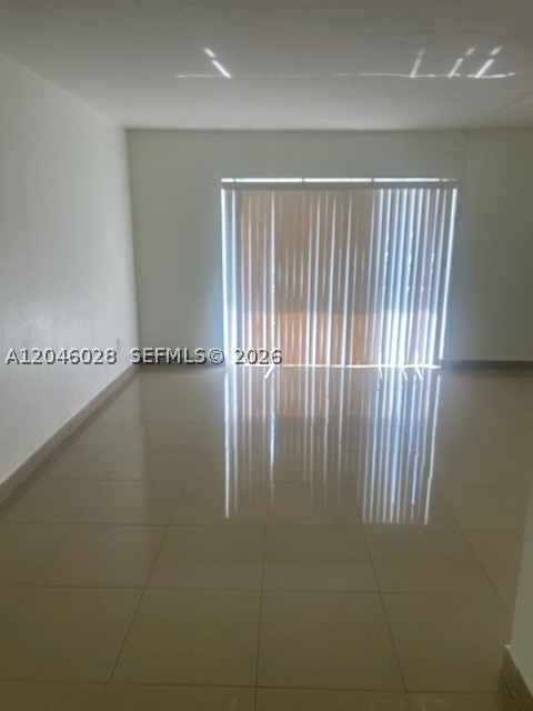 1bed 1bath updated First floor unit. Tile flooring throughout. Granite countertops. Updated bathroom and kitchen. In the heart of Kendall. 1 reserved parking space and plenty of guest parking. Washer/Dryer across from unit.