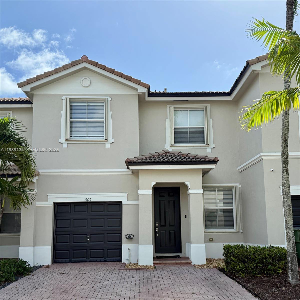 Great townhouse of 4 bedrooms, 2 1/2 bathrooms, in a gated community with one garage. With great amenities like pool, clubhouse, gym, and play area for only $160/monthly on HOA. Close to highways and lots of entertainment in the area. The roof was changed to a new one in 2024.
