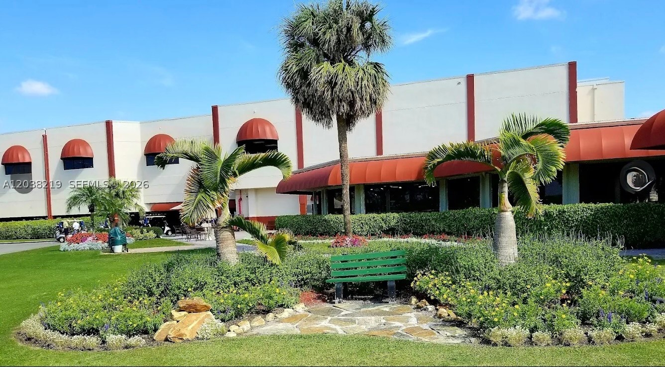 HOLLYBROOK GOLF AND - Residential