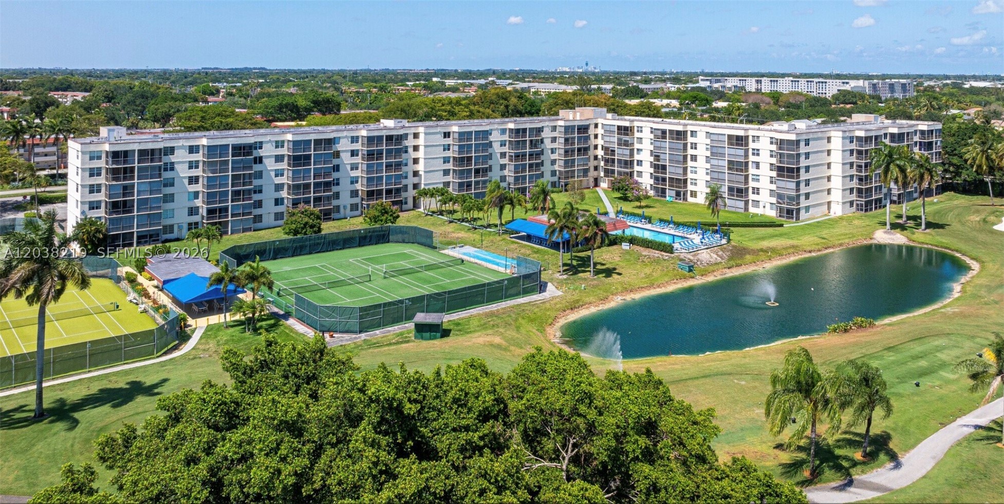 HOLLYBROOK GOLF AND - Residential