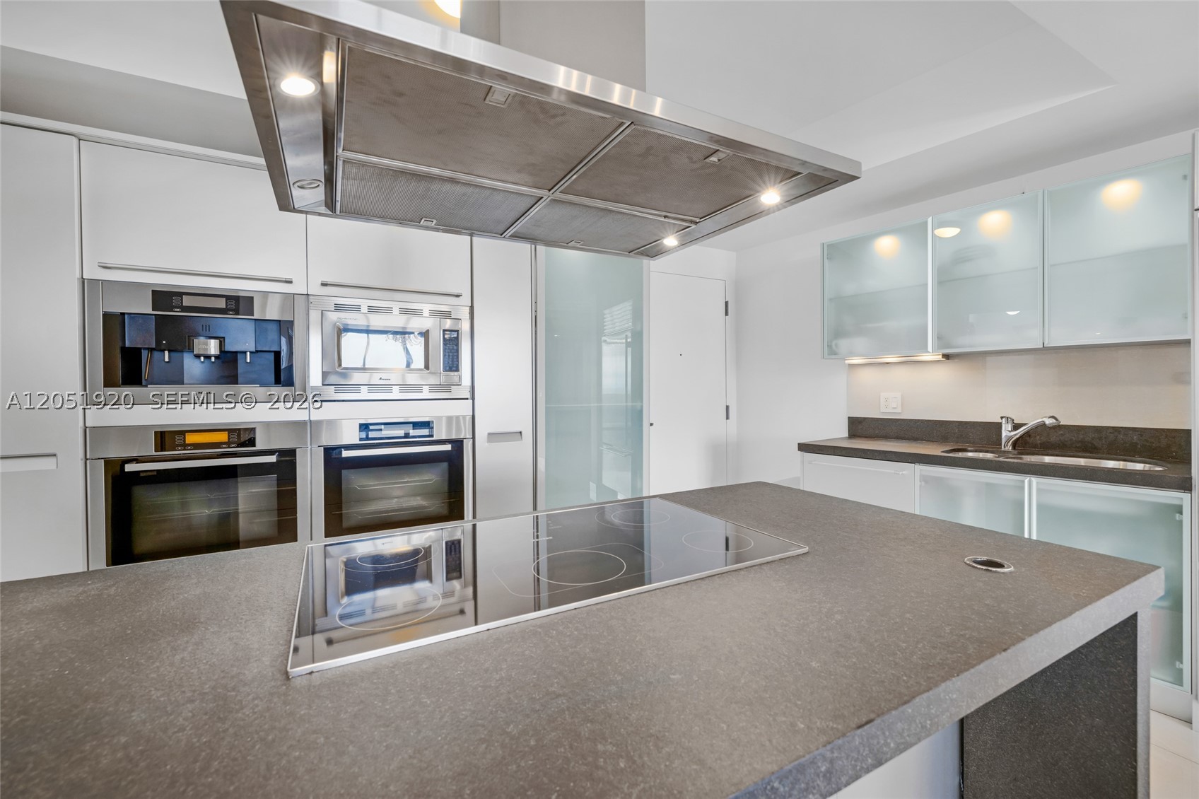 TRUMP ROYALE CONDO - Residential Lease