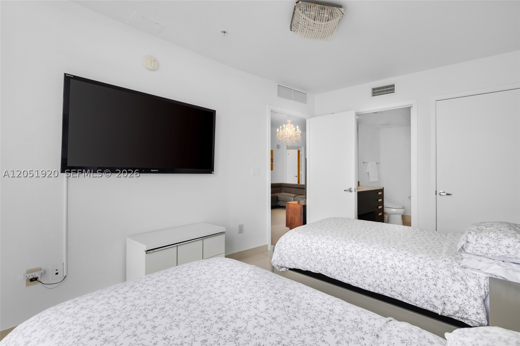 TRUMP ROYALE CONDO - Residential Lease