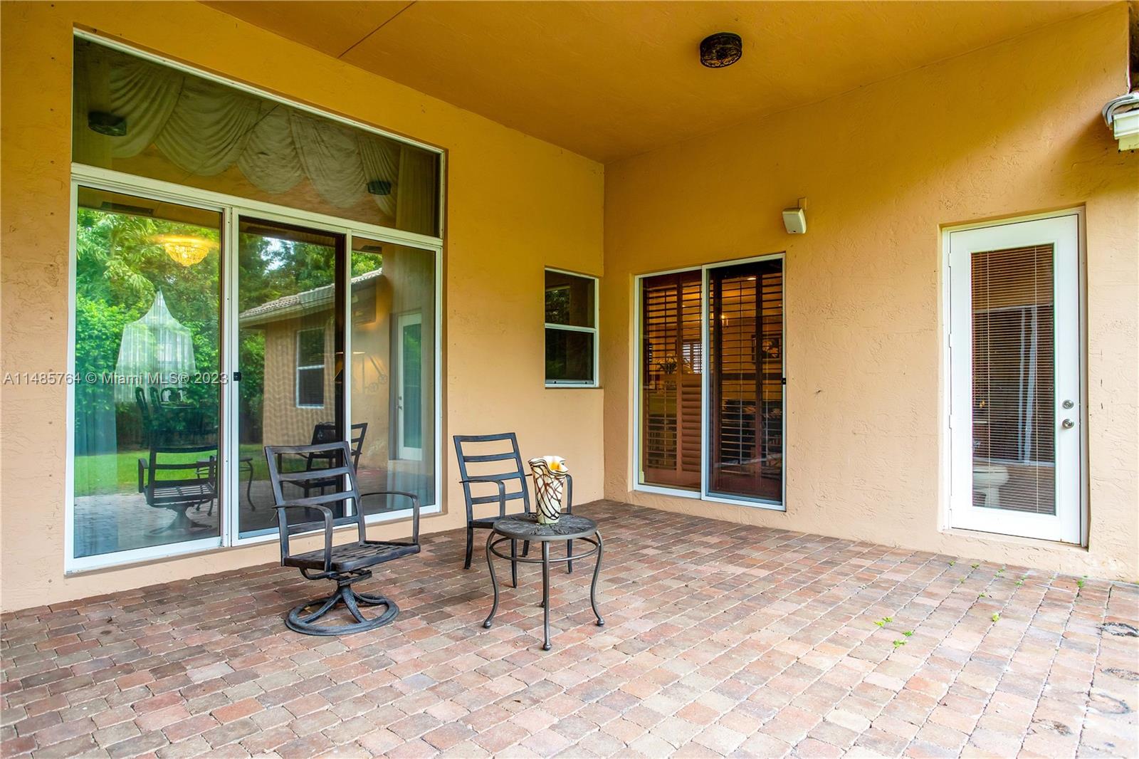 COUNTRY GLEN - Residential