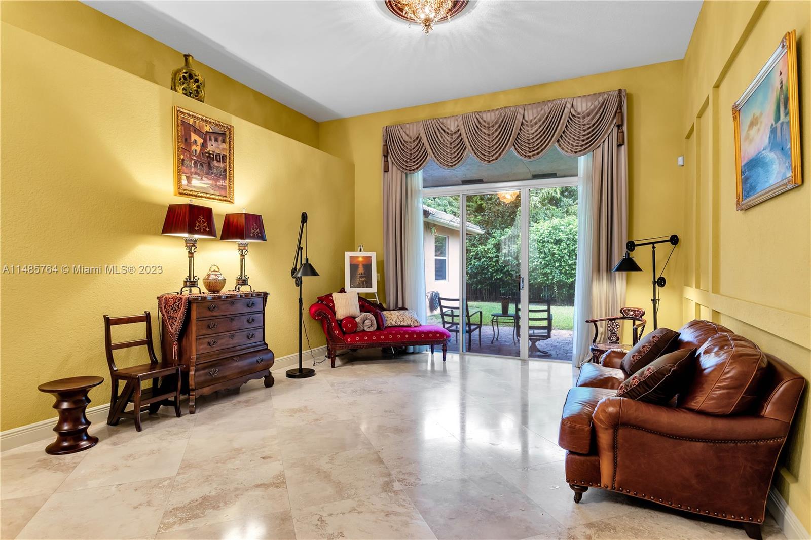 COUNTRY GLEN - Residential