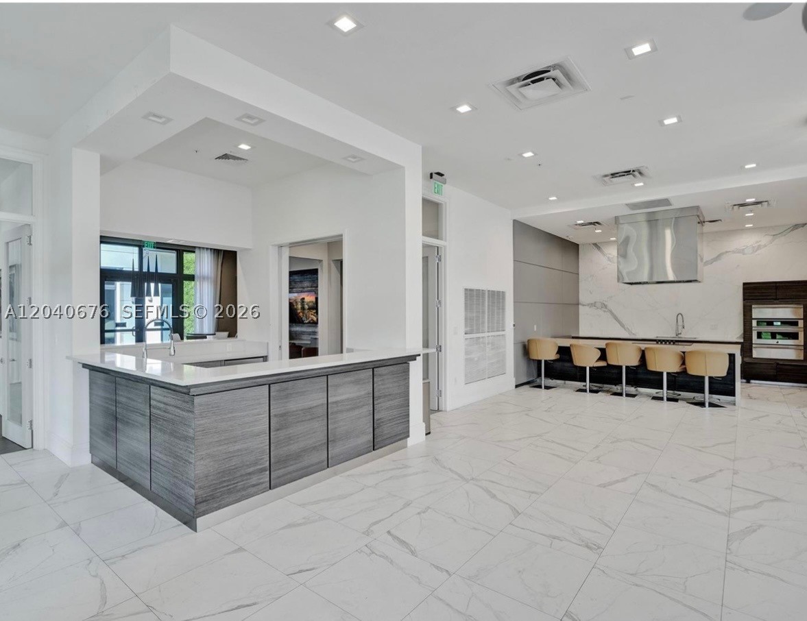 DOWNTOWN DORAL SOUTH PHAS - Residential