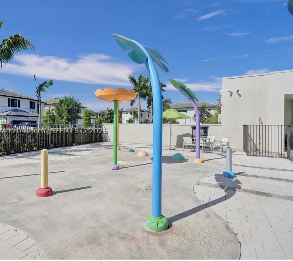 DOWNTOWN DORAL SOUTH PHAS - Residential