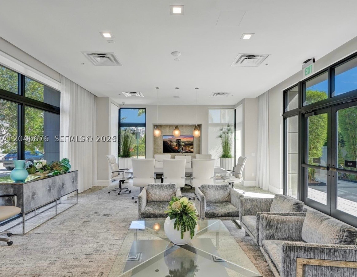 DOWNTOWN DORAL SOUTH PHAS - Residential