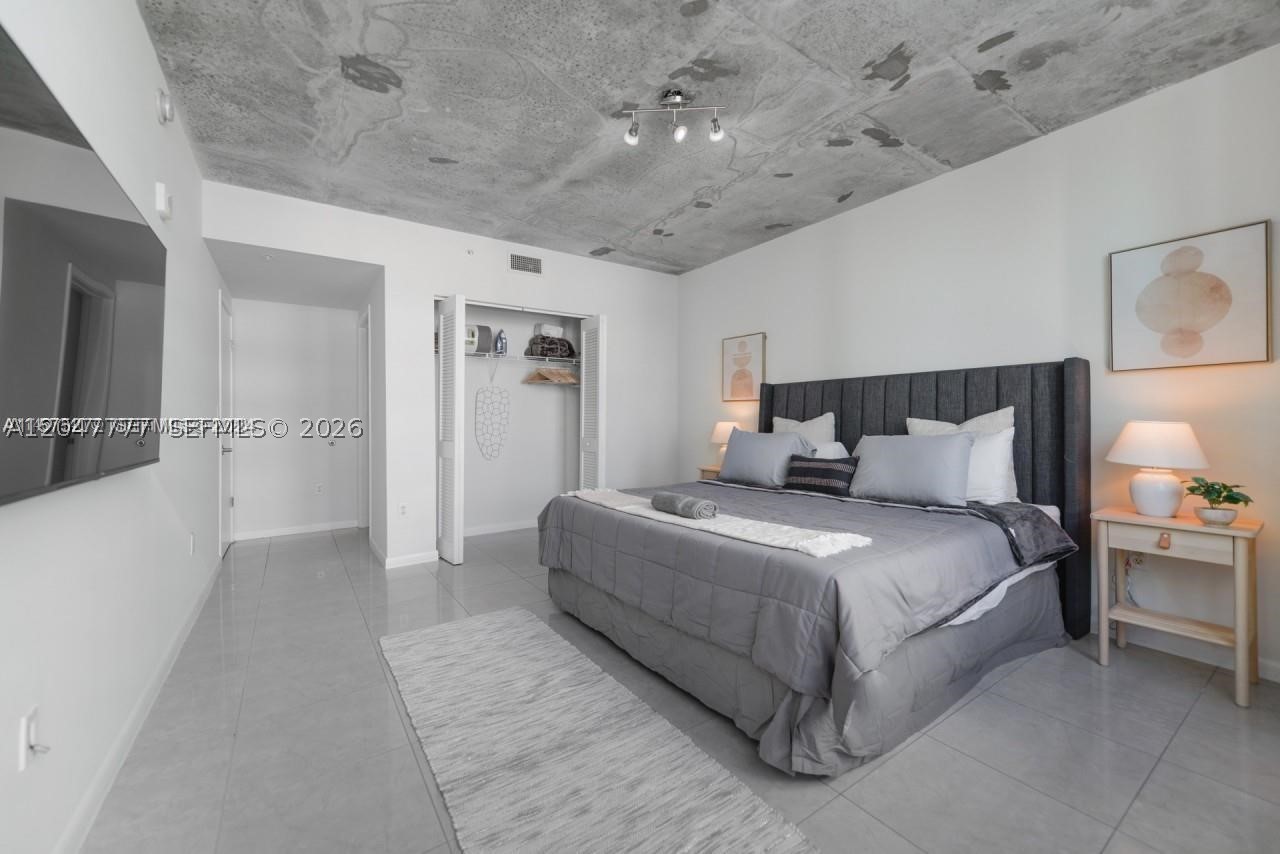MIDBLOCK MIAMI CONDO - Residential