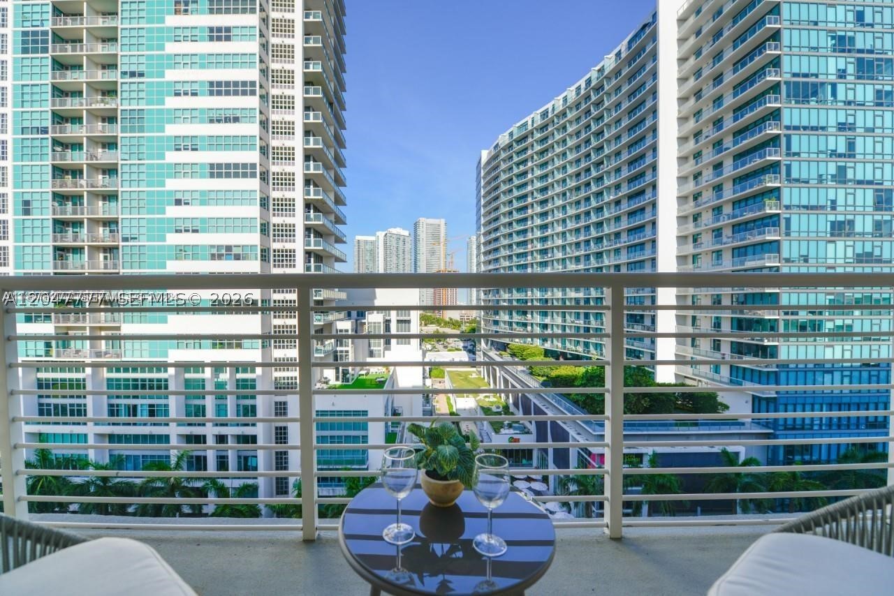 MIDBLOCK MIAMI CONDO - Residential