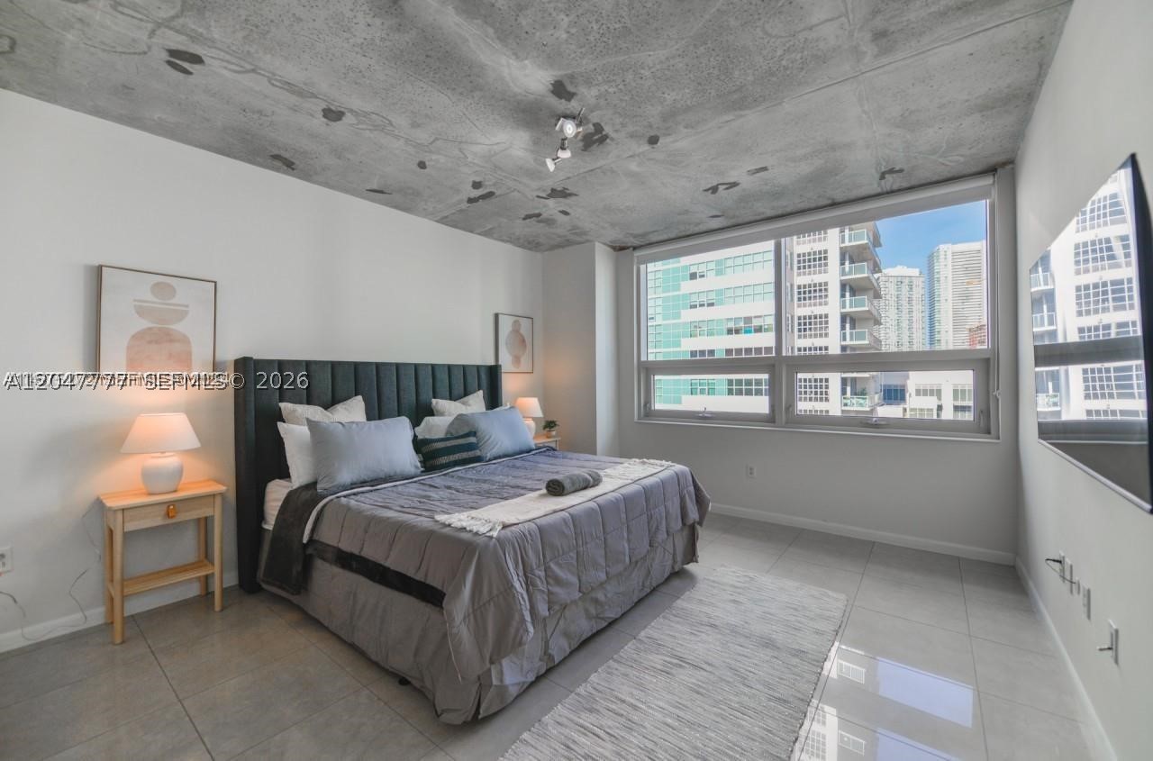 MIDBLOCK MIAMI CONDO - Residential