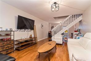 FLAMINGO GARDENS - Residential Lease