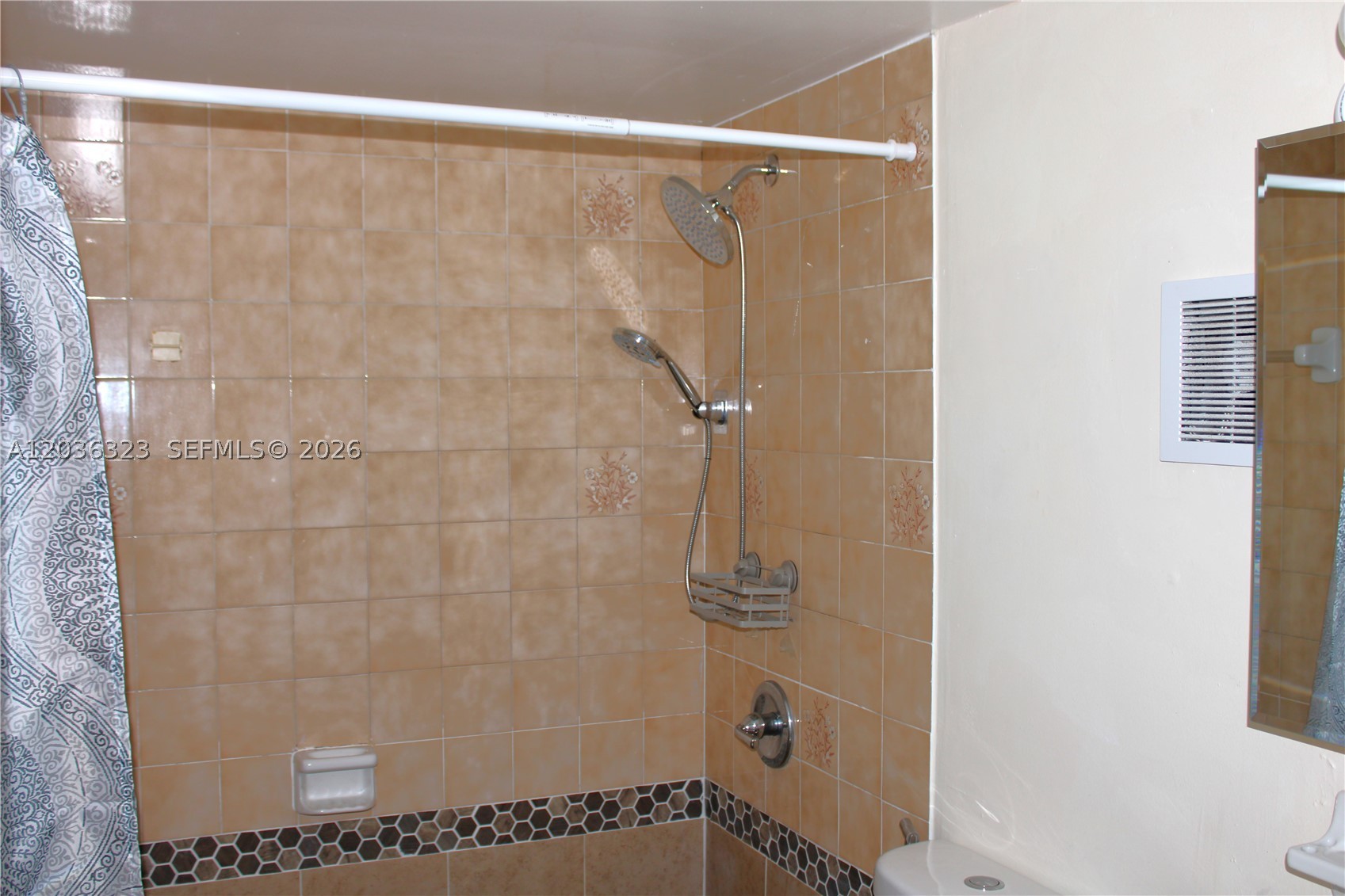 ALHAMBRA VI CONDO - Residential Lease