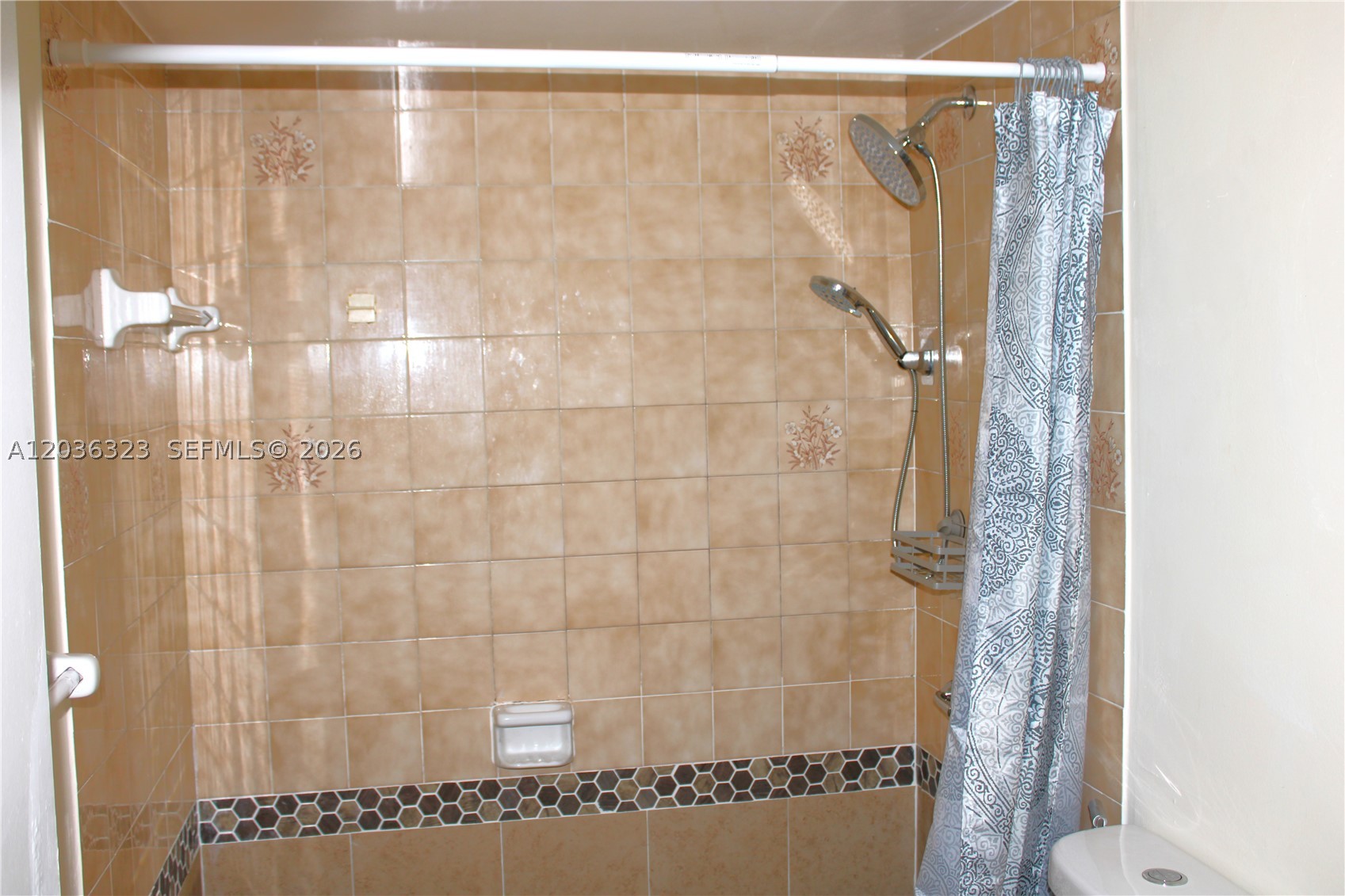 ALHAMBRA VI CONDO - Residential Lease