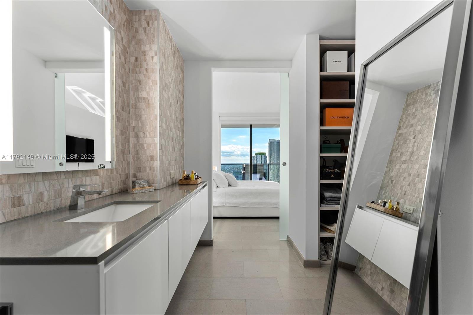 REACH CONDO - Residential Lease