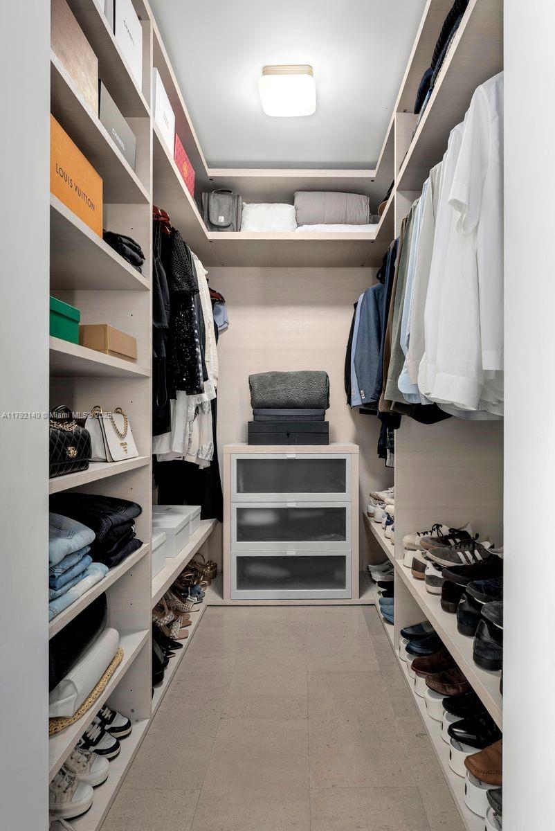 REACH CONDO - Residential Lease