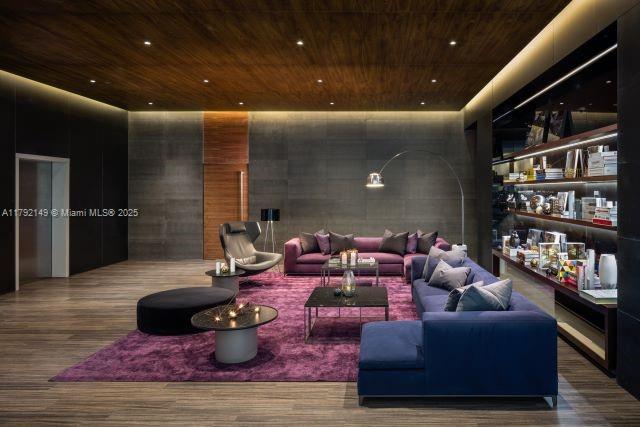 REACH CONDO - Residential Lease